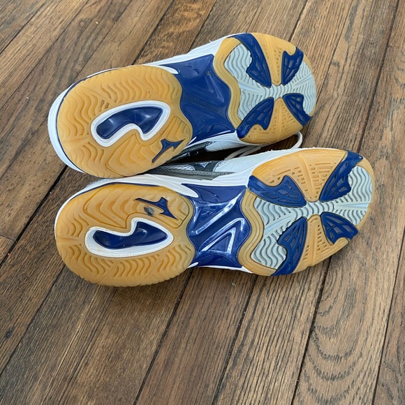 Mizuno Volleyball Shoes woman’s Size 10 - Picture 5 of 8